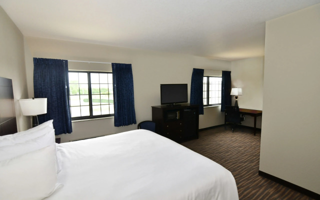 Cobblestone Inn & Suites - Holstein