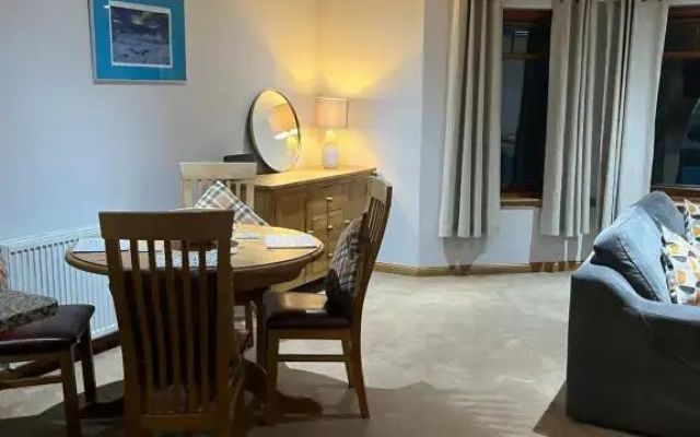 6 Canalside Apartments