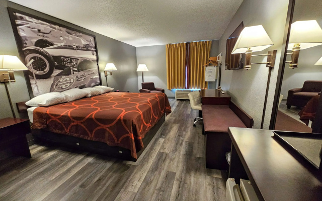 Super 8 by Wyndham Cloverdale IN