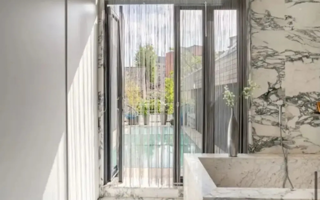 Villa Anvers 4 BDR Parking