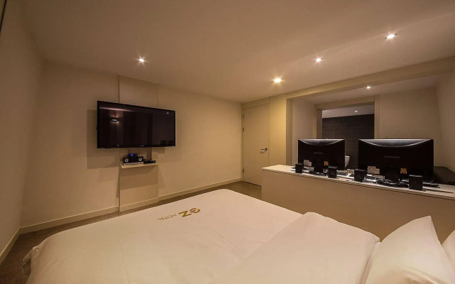 EZ Hotel