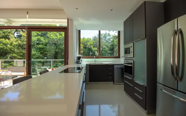 Apt in Exclusive Building by Olahola