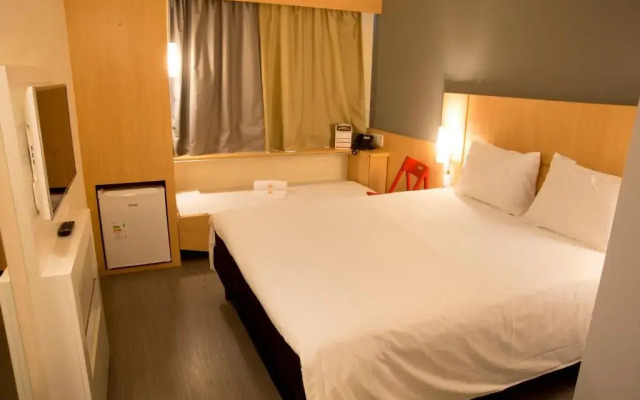 Ajax Hotel