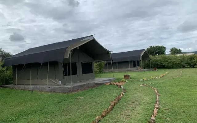 Emunyan Mara Camp