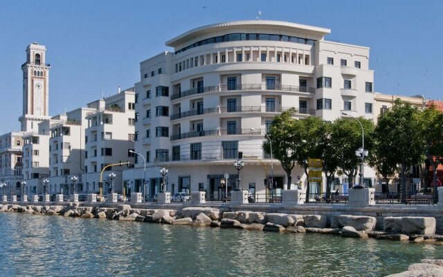 Отель Grande Albergo Delle Nazioni Бари вид на фасад