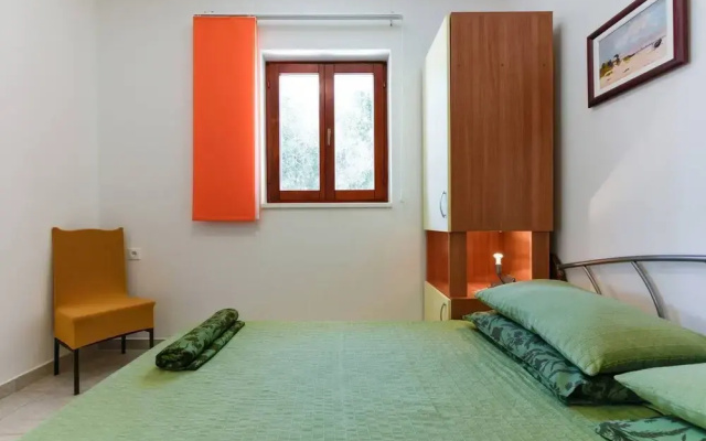 Nearby Beach, Modern Apartment Arena