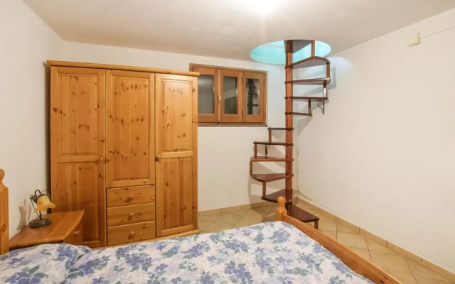 Stunning Home in S.caterina di Pittinur With 2 Bedrooms and Wifi