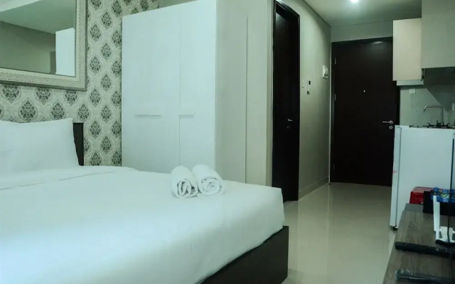 Modern City View Studio Apartment at Puri Mansion By Travelio