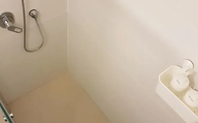 Private Bed and Bathroom in Netanya
