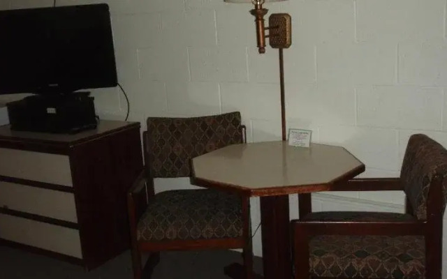 Forest Lodge Motel