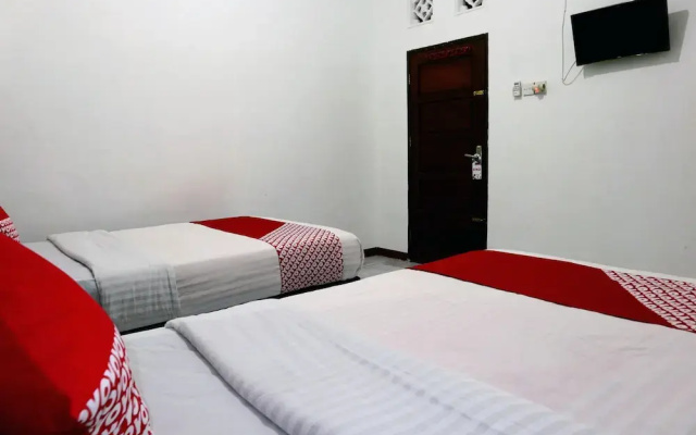 OYO 956 Penginapan Eby