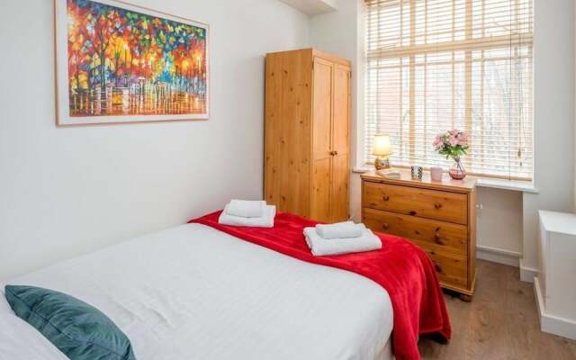 Отель 2 bed in Amazing West London Location Великобритания, Лондон - отзывы, цены и фото номеров - забронировать отель 2 bed in Amazing West London Location онлайн вид на фасад