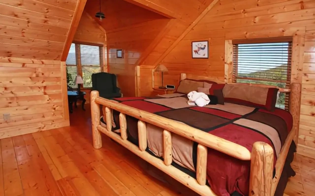 Hullabaloo - Four Bedroom Cabin