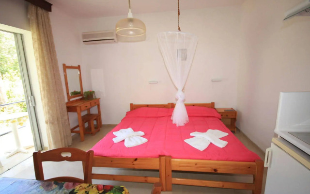 Kostas Apartments & Studios