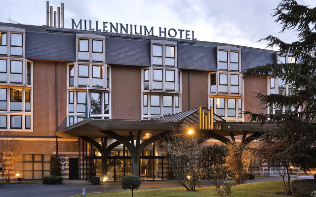 Millennium Hotel Paris Charles de Gaulle вид на фасад