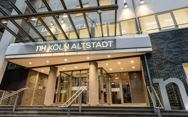 Отель NH Köln Altstadt вид на фасад
