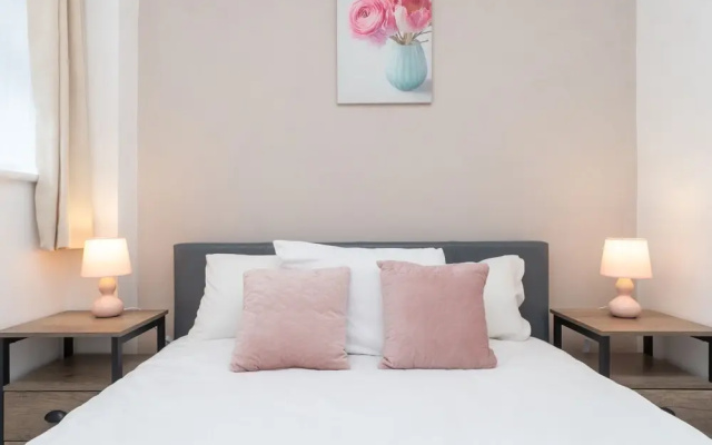 Spacious 2 Bed Southville Flat Near Harbourside