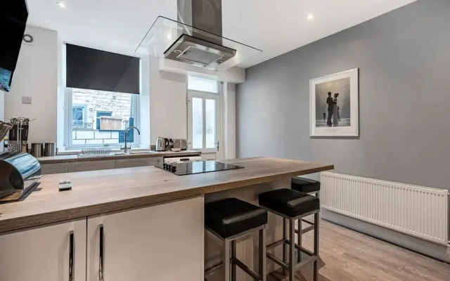 Modern Affordable Home - Contractors Leisure