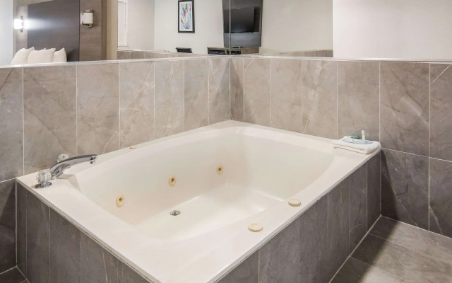 Quality Inn & Suites  Fort Worth - Fossil Creek