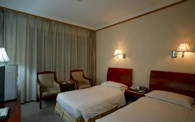 Golden Sail Hotel