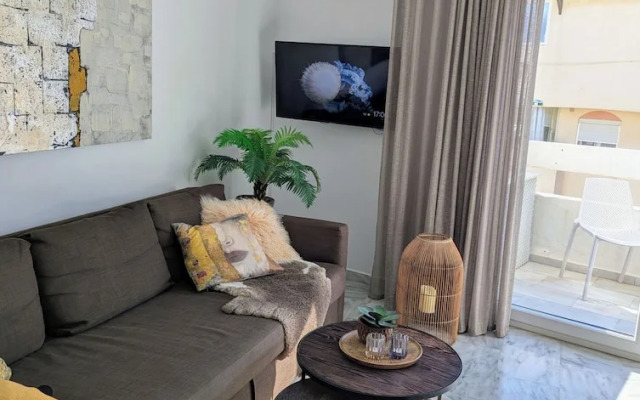 Pin4.1 - Beachfront 1BR Near Port & Beach
