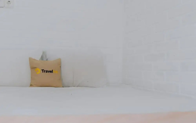 White Cabin By Travelink