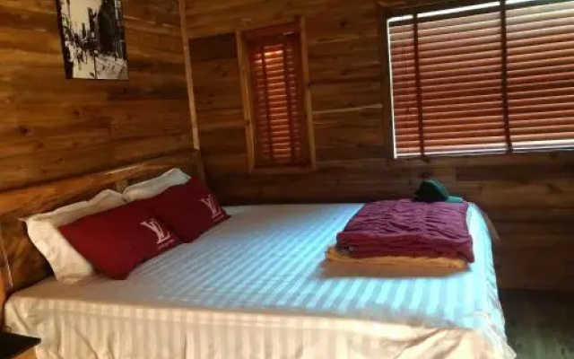 Cat Ba Love House