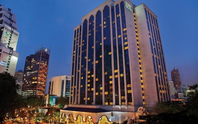 Отель Istana Kuala Lumpur City Centre Малайзия, Куала-Лумпур - отзывы, цены и фото номеров - забронировать отель Istana Kuala Lumpur City Centre онлайн вид на фасад
