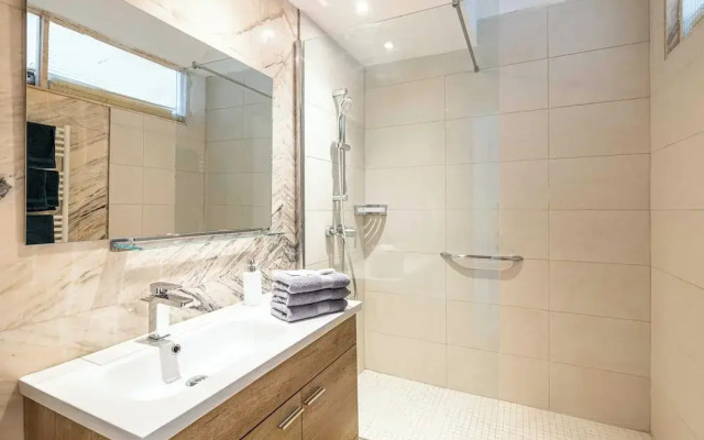 Elegance and Refinement With A/C - Cannes