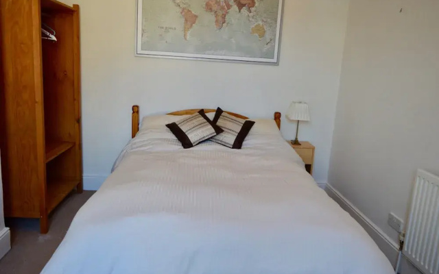 Charming 2 Bedroom House With Terrace