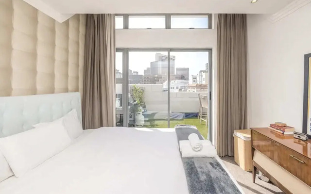 Central and Spacious 1 Bedroom Flat With Swimming Pool