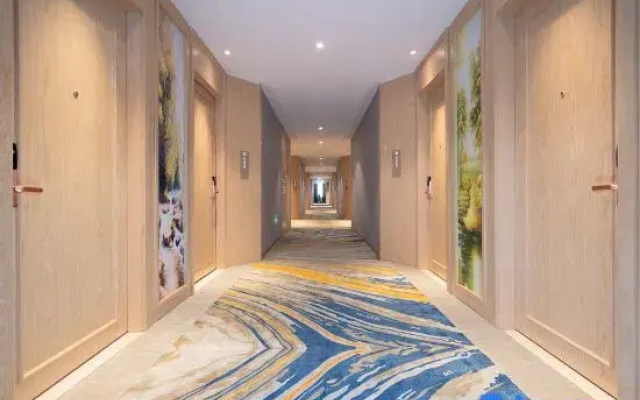 Vienna Hotel (Nanchang Shuanggang Subway Station Changbei University Town)