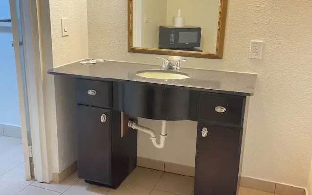 Budget Inn