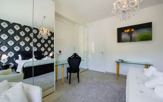 Victoria Apartment