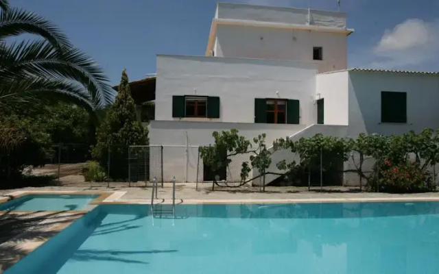 Villa Dina