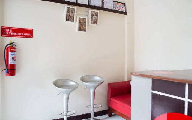 OYO 153 Monclaire Suites