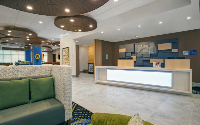 Holiday Inn Express Milwaukee Downtown by IHG