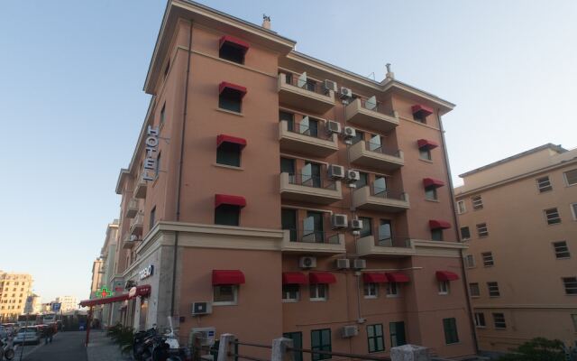 Hotel Tirreno Генуя вид на фасад