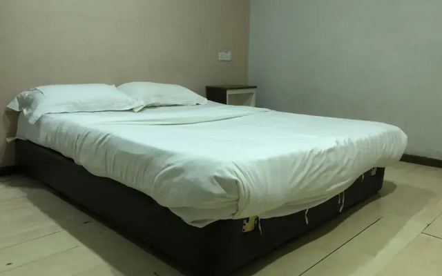 OYO 90668 Joy Inn