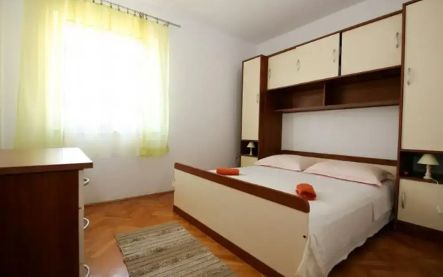 Spacious Beachfront Apartment Ciovo