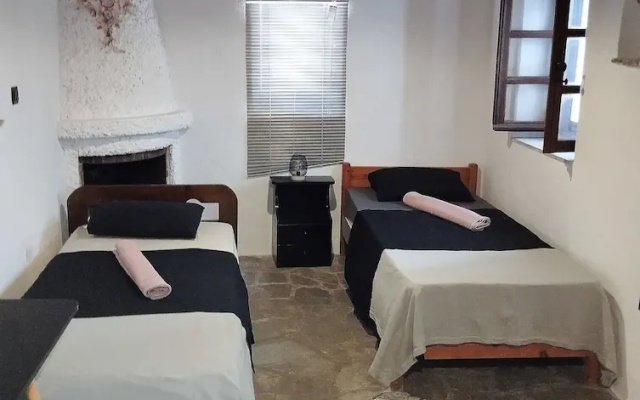 Room-pyrgi Artemis - Place