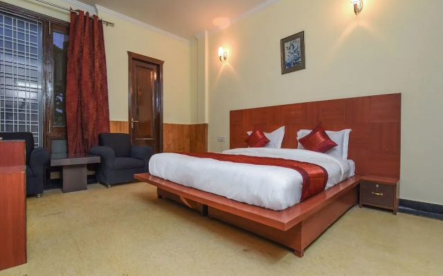 OYO 15376 Purple Star Hotel