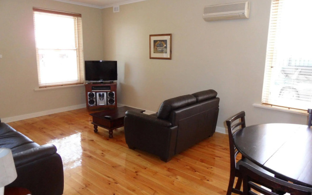 Warwick Apartment
