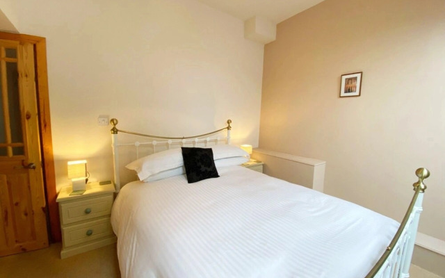 Upper Stable - The Stables Apartments at Meadfoot Bay