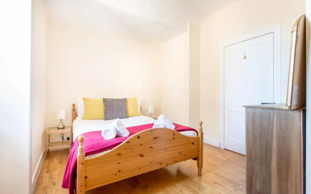 Retro Castle Retreat 2Bed (sleep 6)