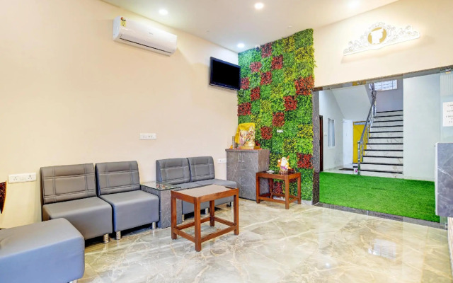 Super OYO Townhouse 479 Hotel Pine Tree