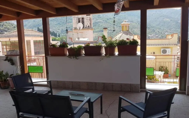 Casa Crispi 10