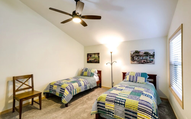 6 Mi to Downtown: Flagstaff Townhome w/ Deck