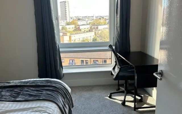 2 Bed Flat - Sleeps 4 - Balcony - Smoking