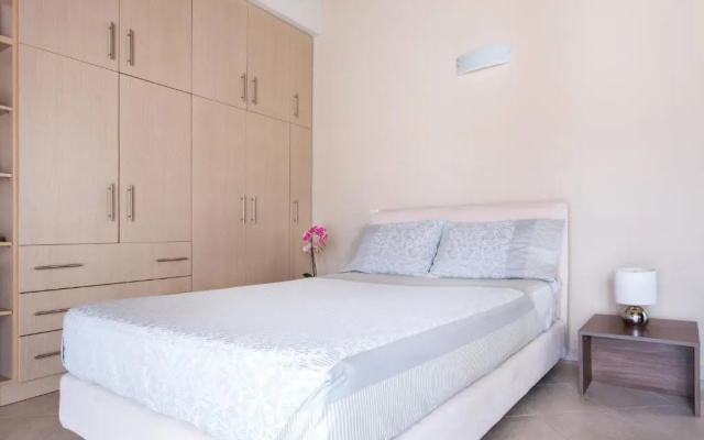 Top floor modern studio in central Koropi